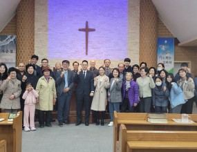 10년 동안 노방전도 사역과 말씀으로 충만하신 선지훈 전도사님을 통해서 교회에 필요한 귀한 말씀을 나누었고참으로 귀한 시간이었습니다. 멀리 부산에서 이곳까지 오셔서 귀한 말씀 전해주신 전도사님께 다시한번 감사의 인사를 드립니다.